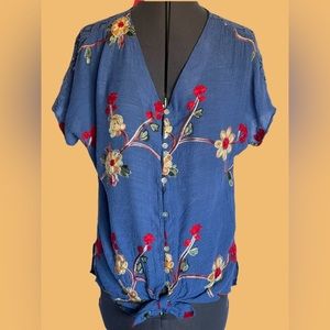 Fig and Flower Short Sleeve Blue Embroidered Top Size M
